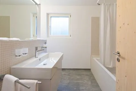 Badezimmer Chesa Flur Sulagl 1