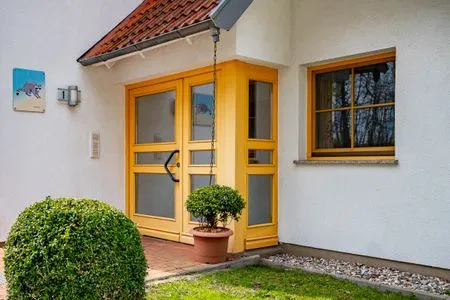 Hauseingang Ferienpark Freesenbruch Wohnung 1.2 - Am Schwalbenweg