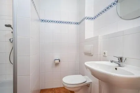 Bad mit Dusche und WC im EG Ferienpark Freesenbruch Doppelhaushälfte 10a - Meeresbrise