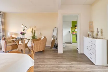 Schlafzimmer (STR90a) Ferienwohnung "Haus Diana 1" F***