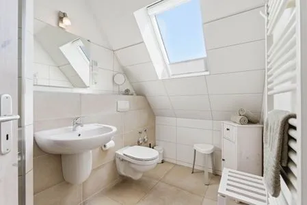 Bad mit Dusche und WC  Lütt Stuw