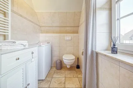 Bad mit WC, Dusche und Waschmaschine  Grode Stuw