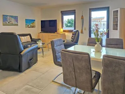 Wohnzimmer FeWo Ostseeglück im Jasmund-Paradies mit Terrasse und haustierfreundlich