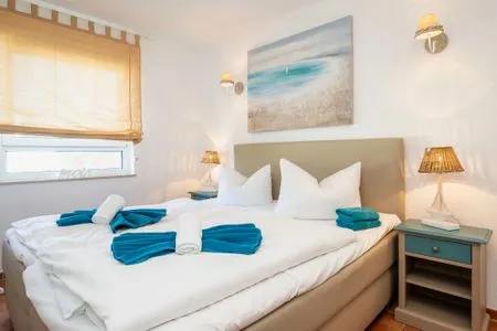 Schlafzimmer mit Doppelbett Residenz am Strand Wohnung 2-28