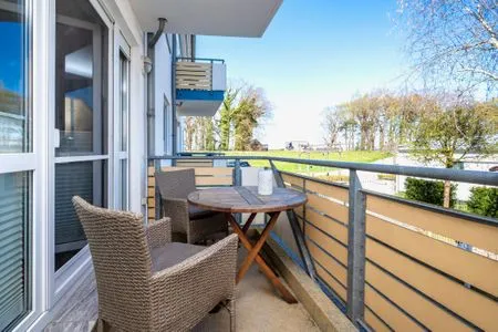 möblierter Ostbalkon mit Blick zum Ostseedeich Residenz am Strand Wohnung 2-28