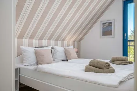 Schlafzimmer mit Doppelbett  Meeresrauschen 1