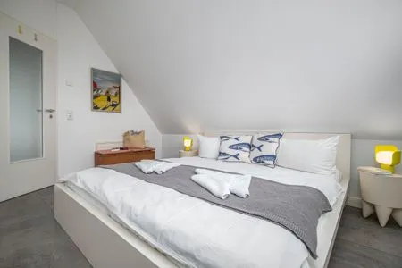 Schlafzimmer mit Doppelbett Mühlenstrasse 23 - Wohnung Oberdeck