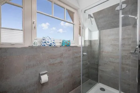 Bad mit Dusche und WC Mühlenstrasse 23 - Wohnung Oberdeck