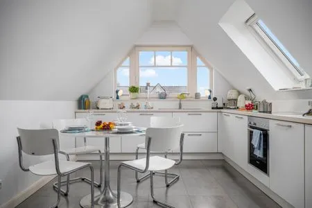 offene Küche mit Esstisch Mühlenstrasse 23 - Wohnung Oberdeck