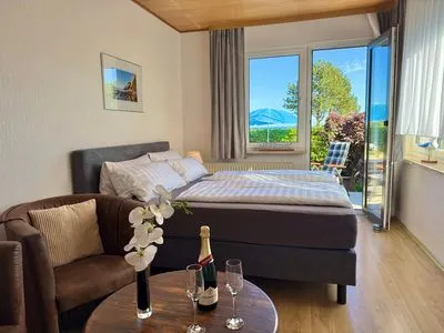 Wohnzimmer Ferienhaus Seeblick in Sassnitz auf Rügen mit Terrasse