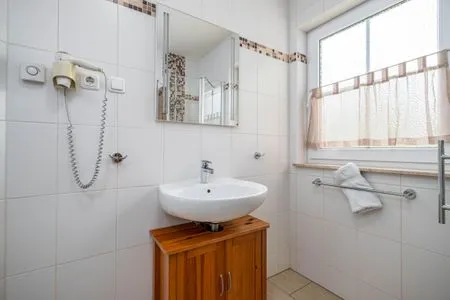 Bad mit Dusche und WC Am Deich Am Deich Haus 16 - Ostseewelle