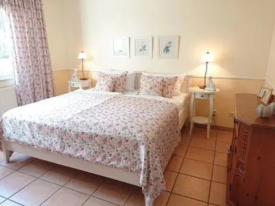 Schlafzimmer Ferienwohnung Kleiner Seeigel in Sassnitz auf Rügen mit Terrasse