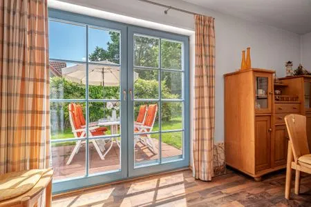 Blick auf die kleine Terrasse Ferienpark Freesenbruch Doppelhaushälfte 12 - Sommerlust
