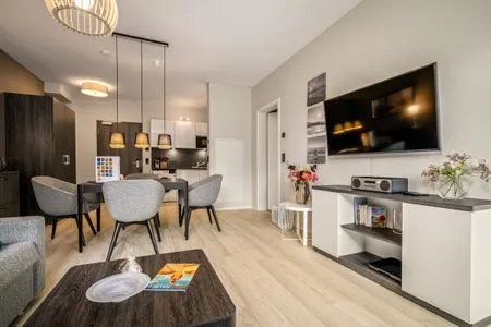 Ferienwohnung Lüttstuv Ostseebad Wustrow – Moderner, lichtdurchfluteter Wohn- und Essbereich  Lüttstuv