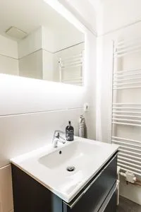 Badezimmer mit Waschbecken  Zur Wellenwiese 15