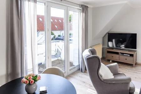 Wohnbereich mit Blick auf den Balkon  Zur Wellenwiese 15