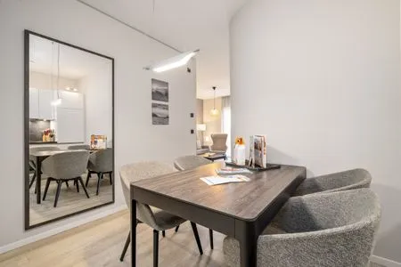 Ferienapartment Ostseestuv Wustrow – Moderne Küche mit stilvollem Essbereich und hochwertiger Ausstattung  Ostseestuv