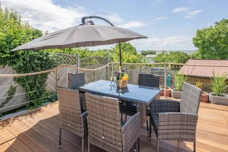 Terrasse Ferienhaus Sonnendeck mit Sauna, Kamin & Terrasse für 12 Personen