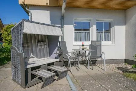 Terrasse Ferienwohnung Inselnest mit Terrasse & Strandkorb - nur 500 Meter bis zum Strand