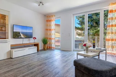 Wohnzimmer Ferienhaus Ostseeparadies mit 2 Bädern und Terrasse - der Strand ist nur 800 Meter entfernt