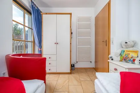 Schlafzimmer mit zwei Einzelbetten Ferienpark Freesenbruch Reihenhaus 6 - Delfin