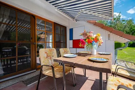 Große Terrasse Ferienpark Freesenbruch Reihenhaus 6 - Delfin