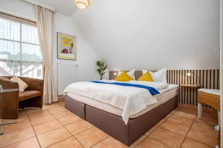 Schlafzimmer mit Doppelbett Ferienpark Freesenbruch Doppelhaushälfte 9a - Leuchtturm