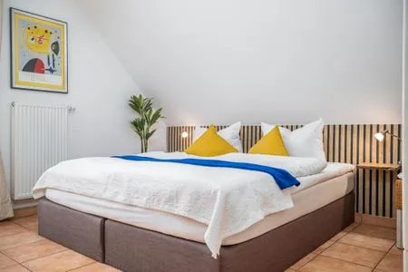 Schlafzimmer mit Doppelbett Ferienpark Freesenbruch Doppelhaushälfte 9a - Leuchtturm