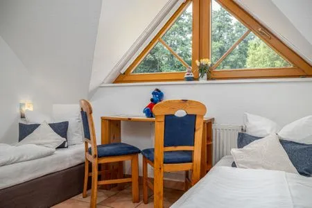 Schlafzimmer mit zwei Einzelbetten Ferienpark Freesenbruch Doppelhaushälfte 9a - Leuchtturm