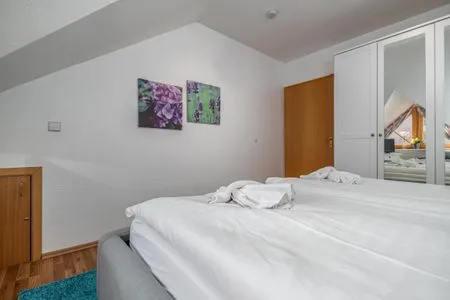 Schlafzimmer mit Doppelbett Ferienpark Freesenbruch Reihenhaus 5b - Seehund