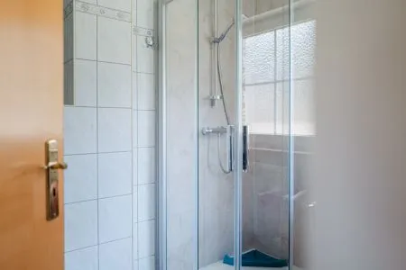 Bad mit Dusche und WC im EG Am Deich Am Deich Haus 26