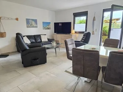 Wohnzimmer FeWo Ostseeglück im Jasmund-Paradies mit Terrasse und haustierfreundlich