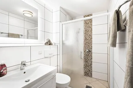 Bad mit Dusche und WC Residenz am Strand Wohnung 4-57