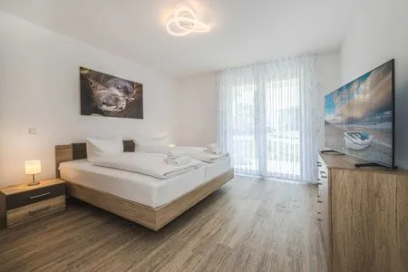 Schlafzimmer Ferienwohnung Otterhöhle mit Fitness-, Sauna und Kinderspielbereich.