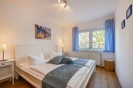 Schlafzimmer Ferienwohnung Schrabbe nur 800 Meter zum Strand mit Terrasse