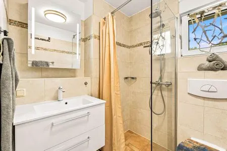 Bad mit Dusche und WC Residenz am Strand Wohnung 4-58
