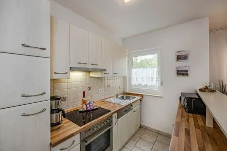 Küche / Küchenzeile Ferienwohnung Gestrandet mit Terrasse, Parkplatz und WLAN