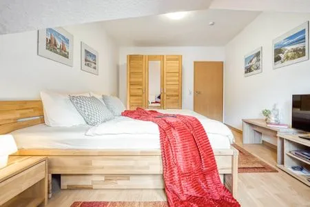 Schlafzimmer mit Doppelbett Ferienpark Freesenbruch Reihenhaus 6a - Möwe