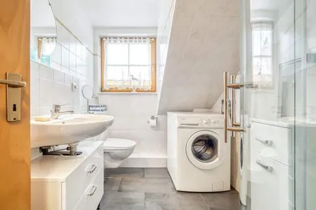 Bad mit Waschmaschine, Dusche und WC Ferienpark Freesenbruch Reihenhaus 6a - Möwe