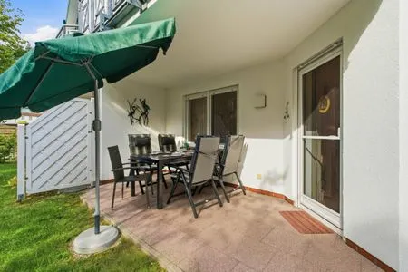 Terrasse mit Sonnenschirm  Ferienwohnung Sobek
