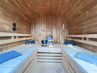 Die Gartensauna mit Außendusche Haifischsieben