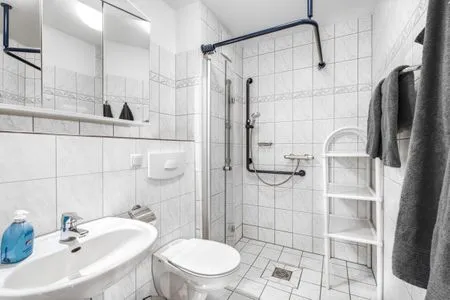 Bad mit Dusche und WC Residenz am Strand Wohnung 6-75