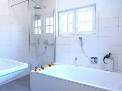 Badewanne im Ferienhaus Koggenhüs in Norddorf auf Amrum Ferienhaus *Koggenhüs*