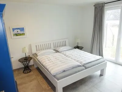 Schlafzimmer 1 in der Ferienwohnung Weiße Düne 4 in Wittdün auf Amrum Haus *Weiße Düne* Ferienwohnung Weiße Düne 4