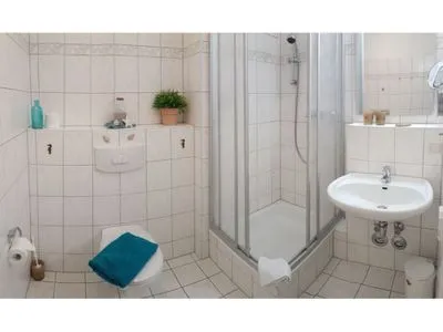 Badezimmer mit Dusche Residenz am Strand Dünentraum -  Wohnung 1-05