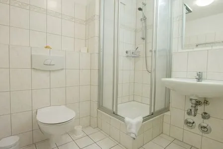 Badezimmer mit Dusche Residenz am Strand Ostseeglück - Wohnung 1-13