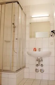 Badezimmer mit Dusche Residenz am Strand Wohnung 1-18