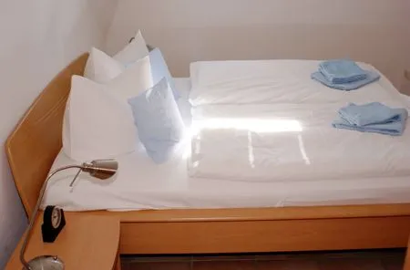 Schlafzimmer mit Doppelbett Residenz am Strand Wohnung 1-18