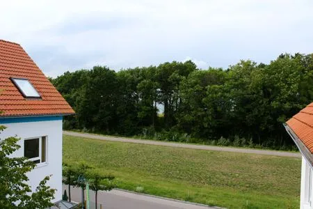 Blick vom Balkon auf die Deichpromenade Residenz am Strand Wohnung 2-40