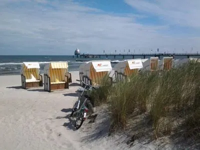 Strand von Zingst mit Ostsee Residenz am Strand Wohnung 2-43